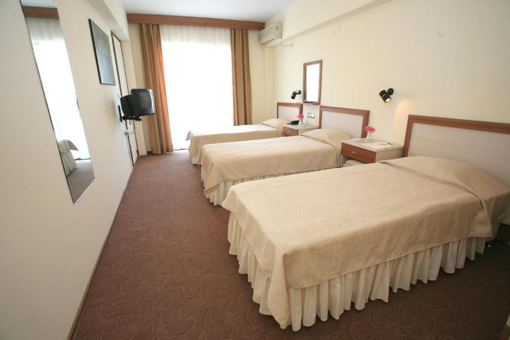 Saturn Hotel Кушадасы Номер фото